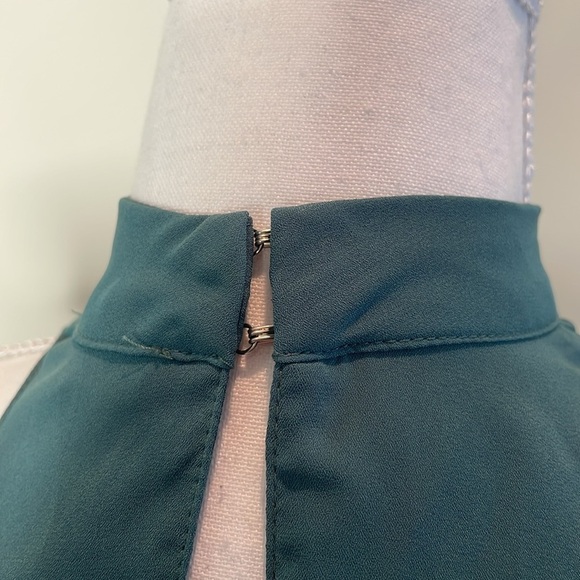 Olivaceous Teal Green Cut Out Halter Top. Small - Picture 4 of 10